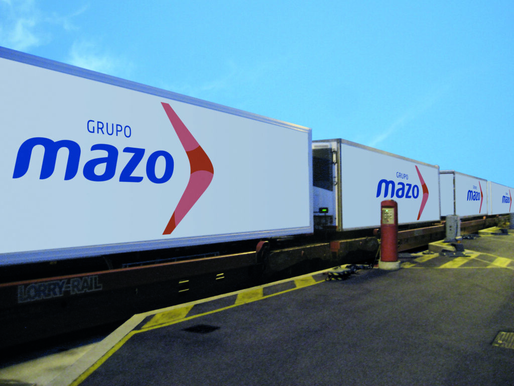 camiones del Grupo Mazo en el tren de VIIA Lorry Rail